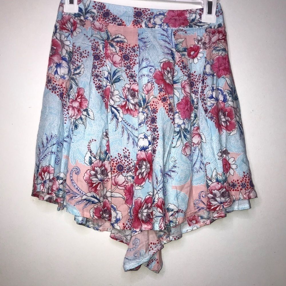 NWT LF three days floral short pants size small